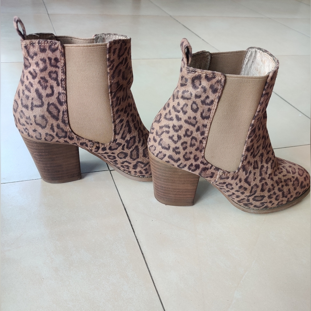 Forever New Chelsea Boots - Picture 5 of 5